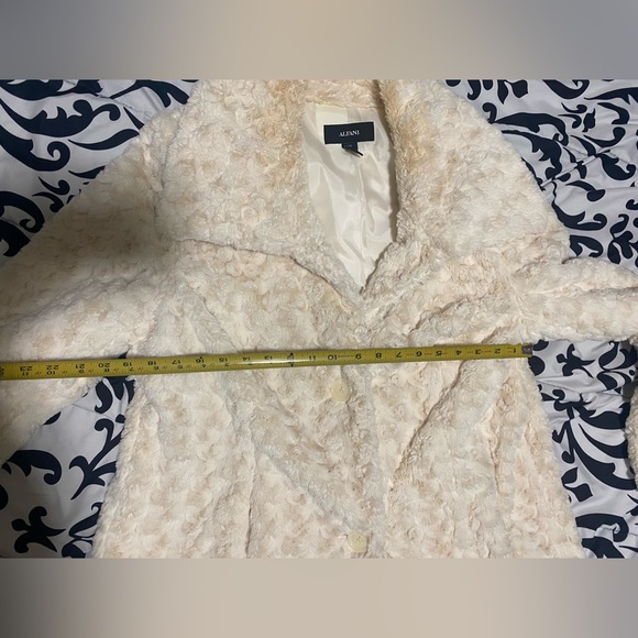 Used Womens soft Cream Alfani Polyester Coat- size 16 - Picture 9 of 11